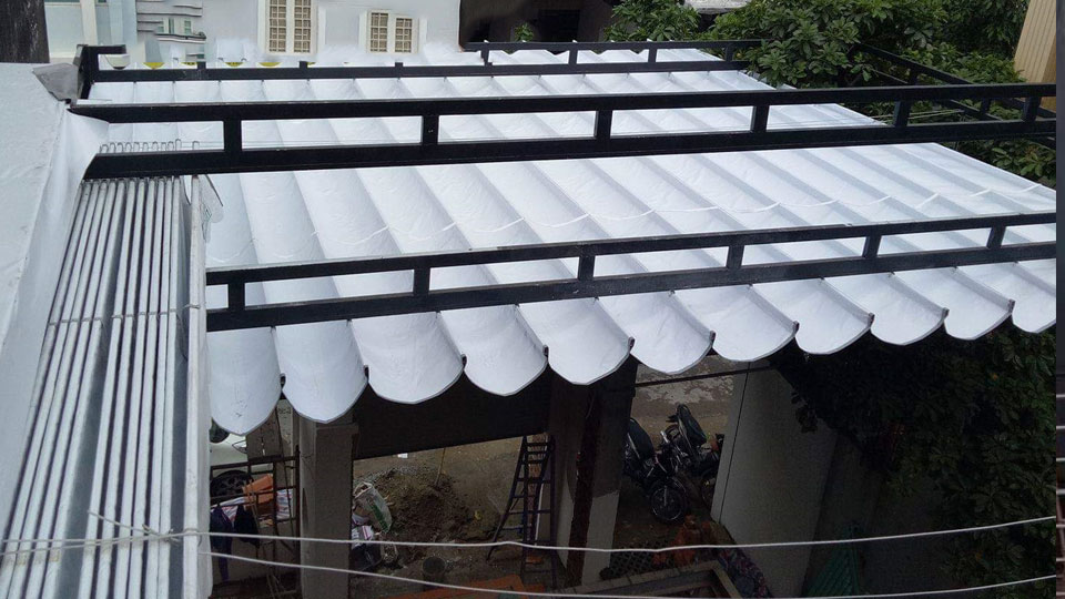 Bạt che nắng mưa tự cuốn giá bao nhiêu | Mái hiên giá rẻ